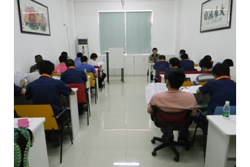 公司组织全体员工学习法务知识